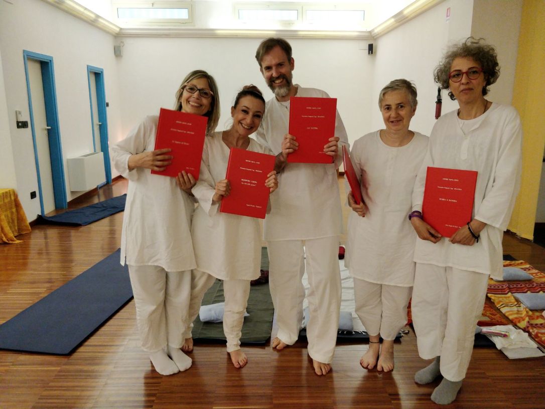 foto_insegnanti YOGA diplomati-DJ2018